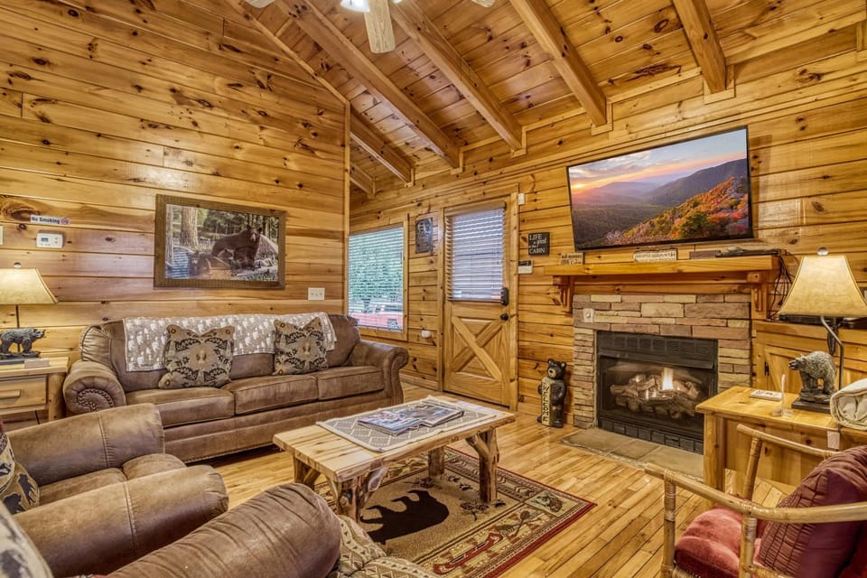 Communal lounge/ TV room, Facade/entrance, TV and multimedia, Living room, Decorative detail, Decorative detail, Seating area, Evening entertainment, fireplace, fireplace