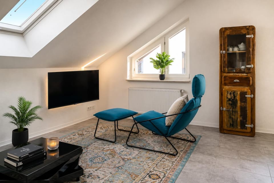 Communal lounge/ TV room, TV and multimedia, Living room, Seating area, Evening entertainment