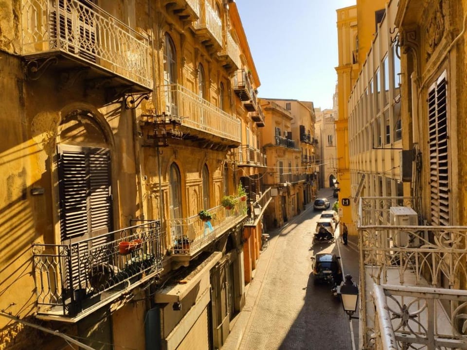 Balcony/Terrace, City view, Street view