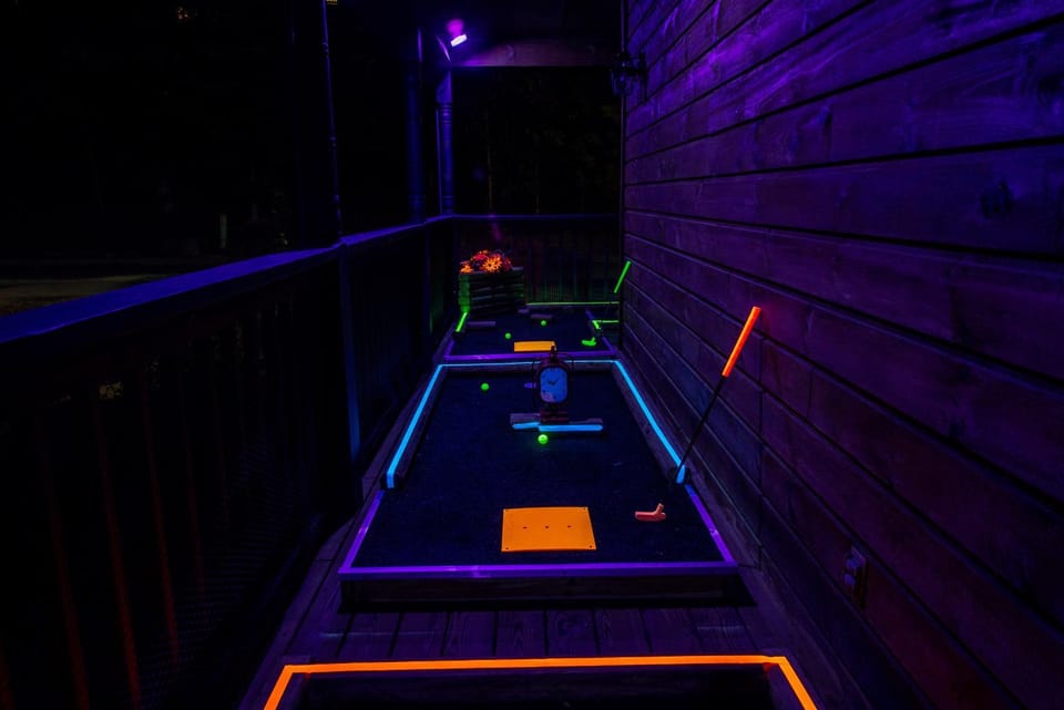Night, Natural landscape, Game Room, Balcony/Terrace