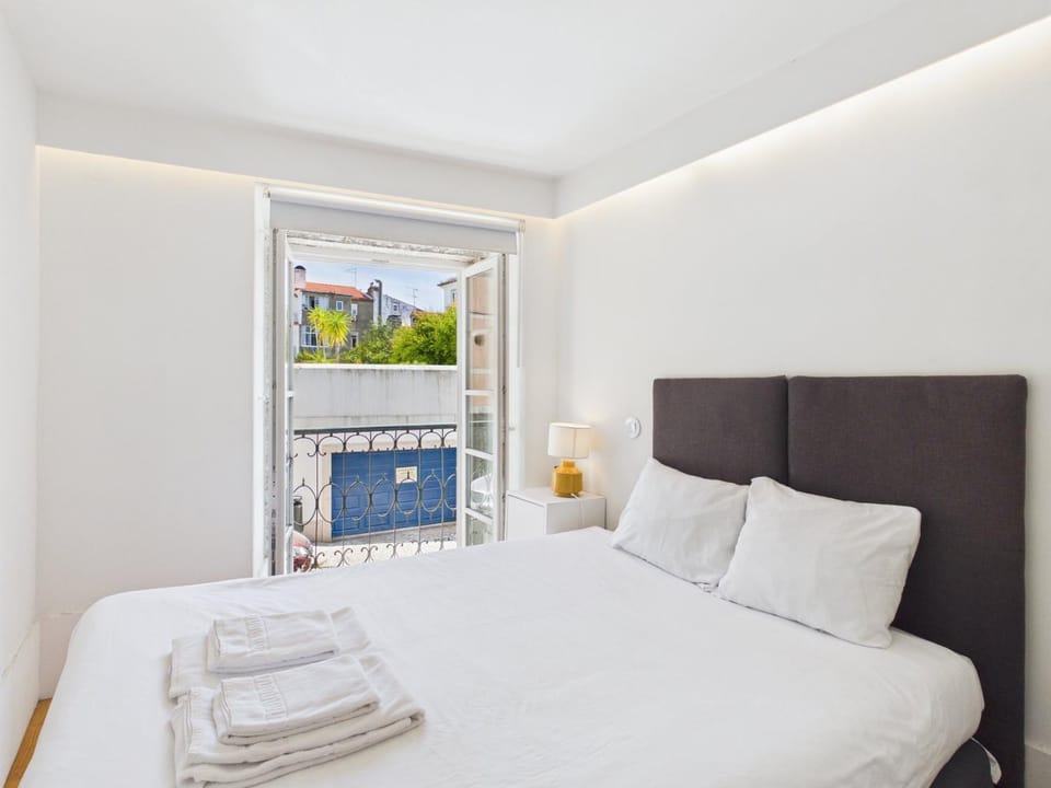 Cozy 1BR, Private Terrace & Pool – Estrela | By Airnest Apartment in Lisbon