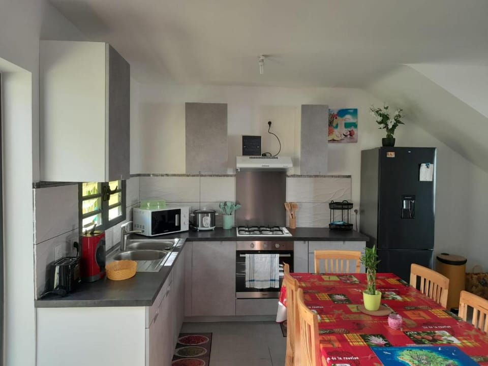 Kitchen or kitchenette, Dining area, oven, stove, toaster