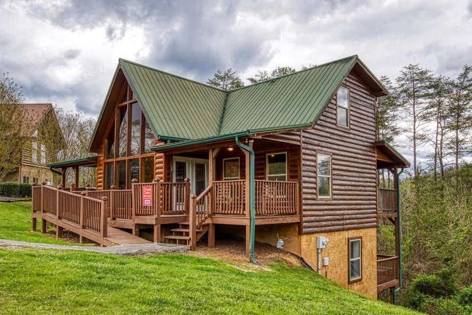 Property building, Day, Natural landscape, Balcony/Terrace, Seating area