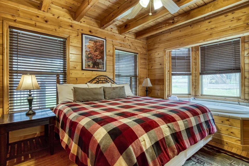 Bed, Photo of the whole room, Bedroom, Bath, pet friendly