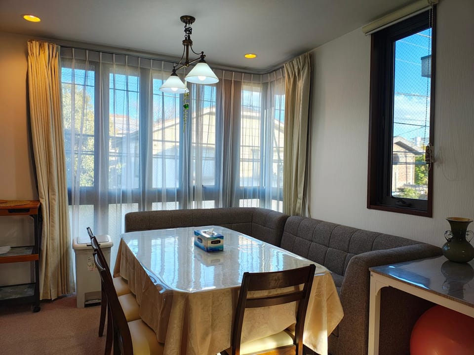 Seating area, Dining area