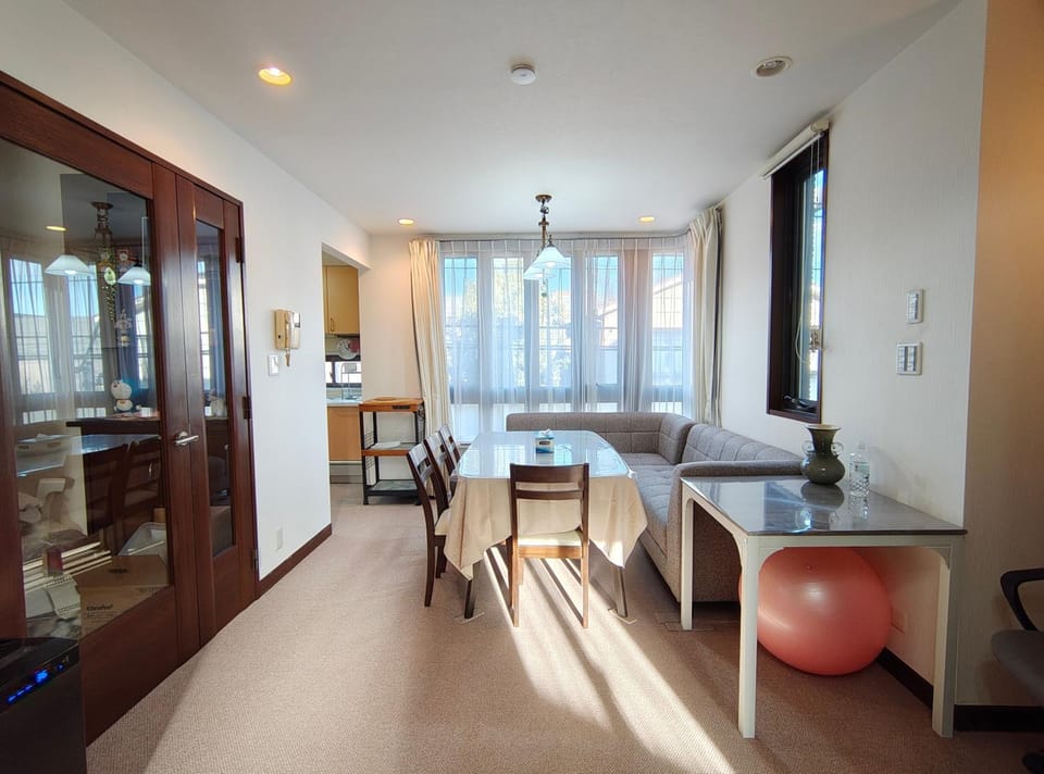 Seating area, Dining area