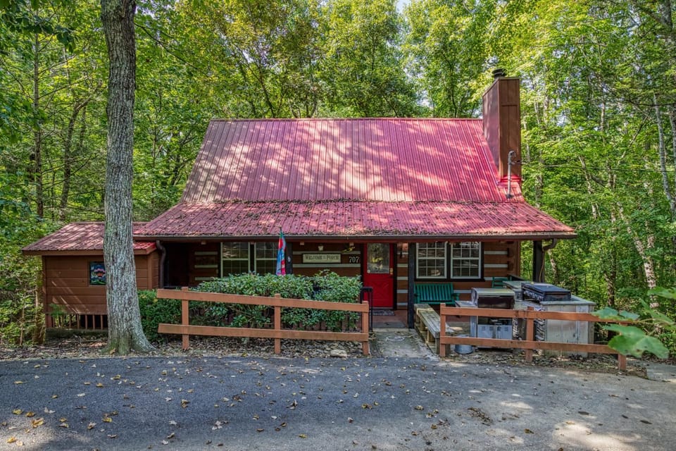 Property building, Patio, Patio, Spring, Day, Natural landscape, BBQ facilities, BBQ facilities, View (from property/room), View (from property/room), Balcony/Terrace, Balcony/Terrace, Decorative detail, Decorative detail, Seating area, Pets, Pets, Parking, pet friendly, pet friendly