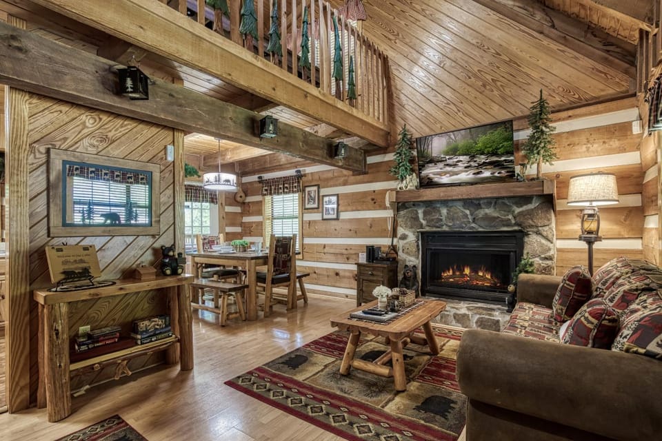 Communal lounge/ TV room, TV and multimedia, Living room, Decorative detail, Decorative detail, Seating area, Dining area, Evening entertainment, Pets, Pets, Entertainment, fireplace, fireplace, pet friendly, pet friendly