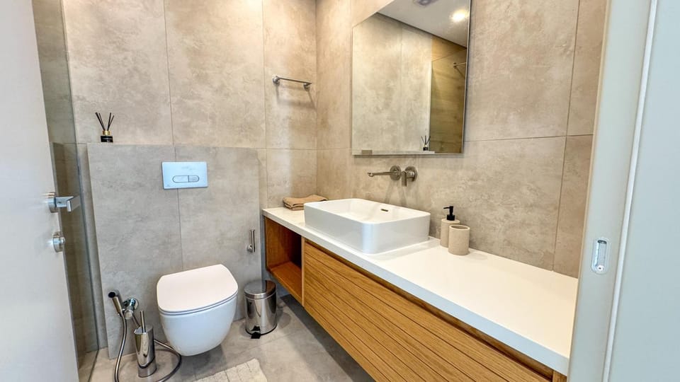 Shower, Toilet, Bathroom, towels