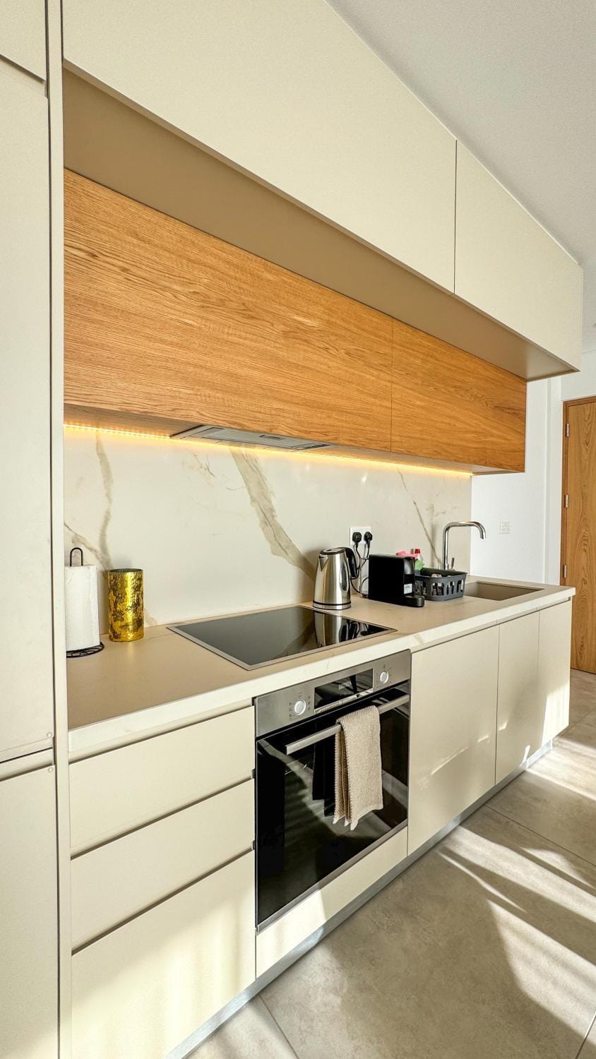 Coffee/tea facilities, Kitchen or kitchenette, dishwasher, oven, stove