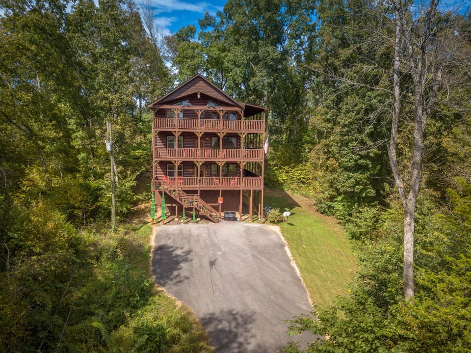 Property building, Day, Natural landscape, Bird's eye view, Balcony/Terrace, Parking