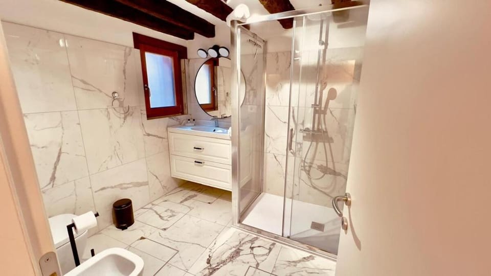 Shower, Bathroom, towels