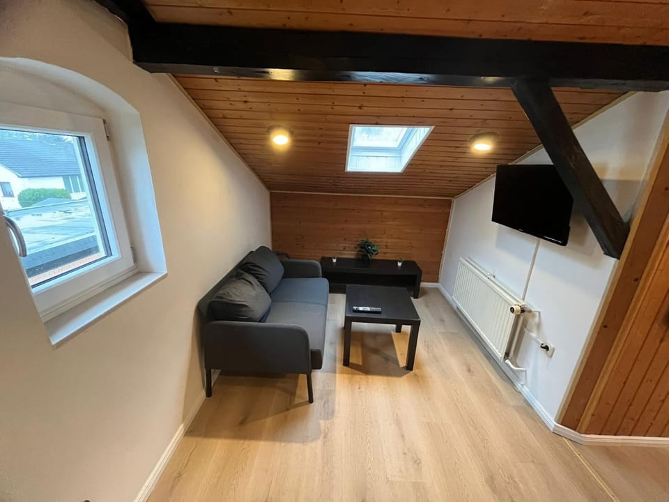 Communal lounge/ TV room, TV and multimedia, Seating area, Evening entertainment