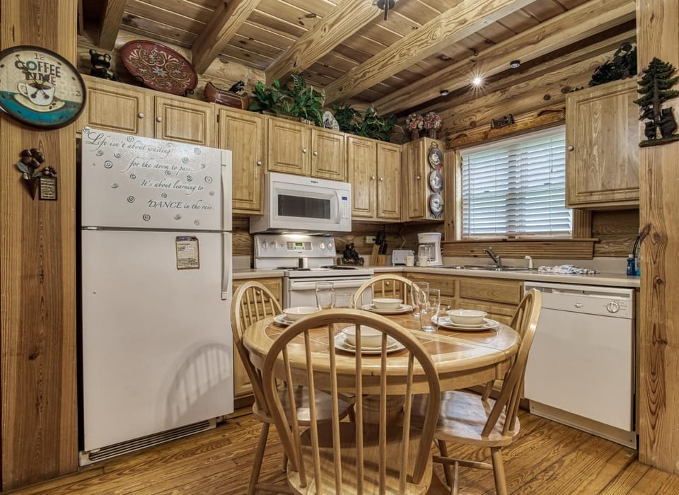 Kitchen or kitchenette, Decorative detail, Dining area, dishwasher, microwave, oven, pet friendly, stove, toaster