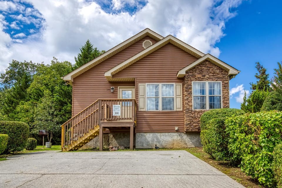 Property building, Spring, Day, BBQ facilities, Balcony/Terrace, Parking