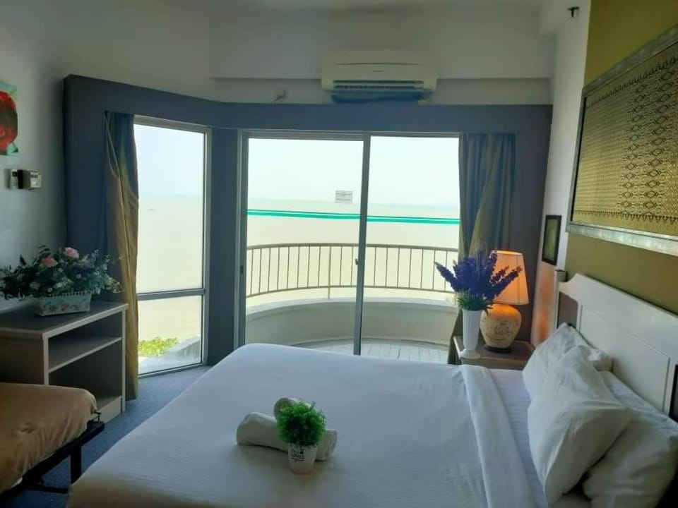 Seaview appointment 3 bedroom Apartment in Tanjung Bungah