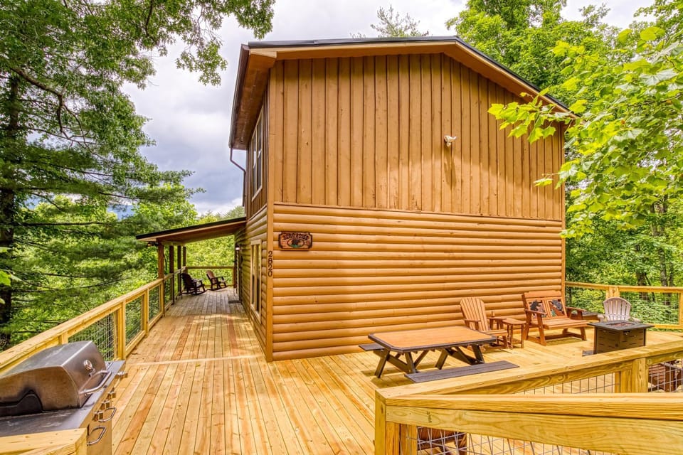 Property building, Spring, Day, Natural landscape, BBQ facilities, BBQ facilities, View (from property/room), View (from property/room), Balcony/Terrace, Balcony/Terrace, Decorative detail, Decorative detail, Mountain view, Mountain view