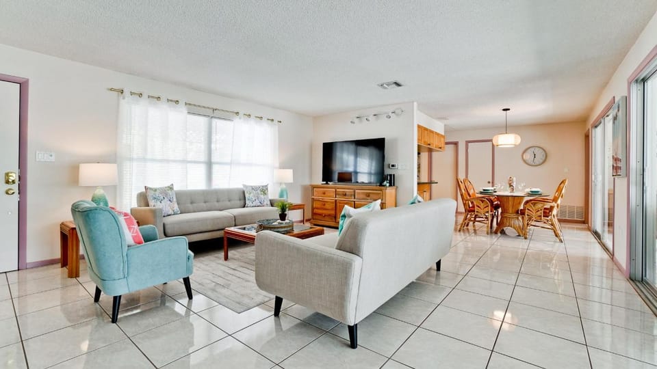 Communal lounge/ TV room, TV and multimedia, Living room