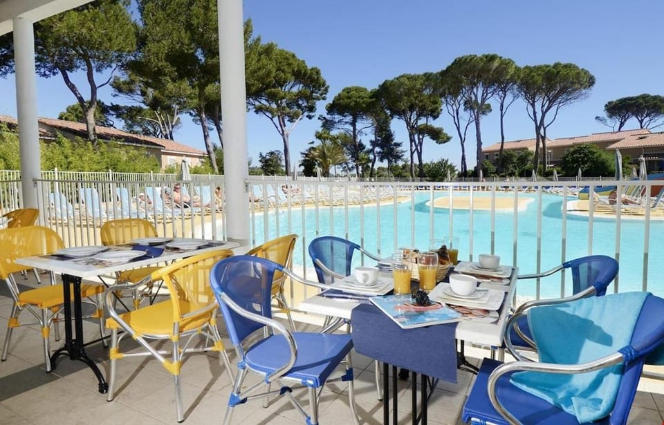 Maison, 8 places, 3 chambres, clim, piscine, tennis Apartment in Calvisson