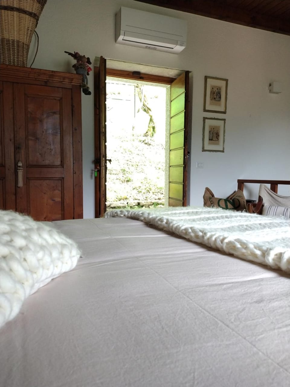 Bed, Photo of the whole room, Bedroom, air conditioner