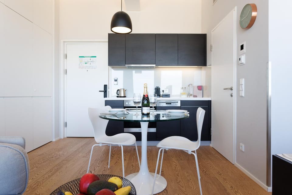 Kitchen or kitchenette, Seating area, Dining area, stove