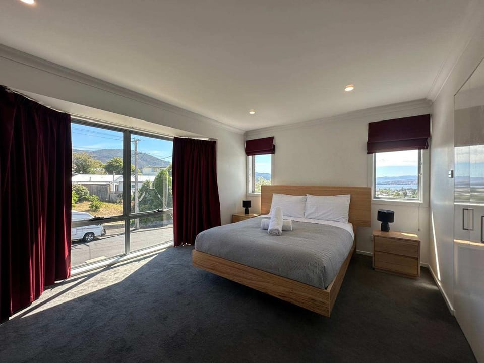 Tasman Tranquility - close to City & Airport House in Glenorchy