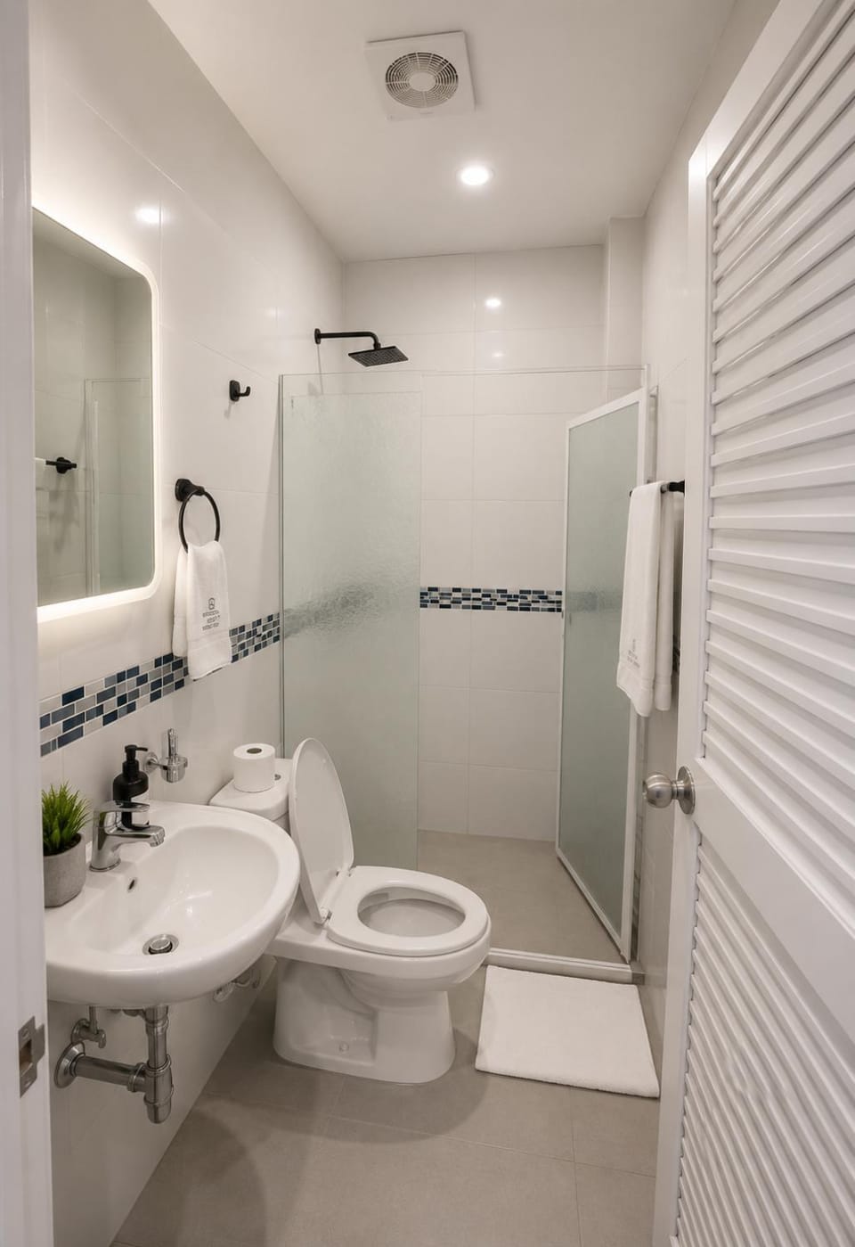 Shower, Toilet, Bathroom, bidet, towels