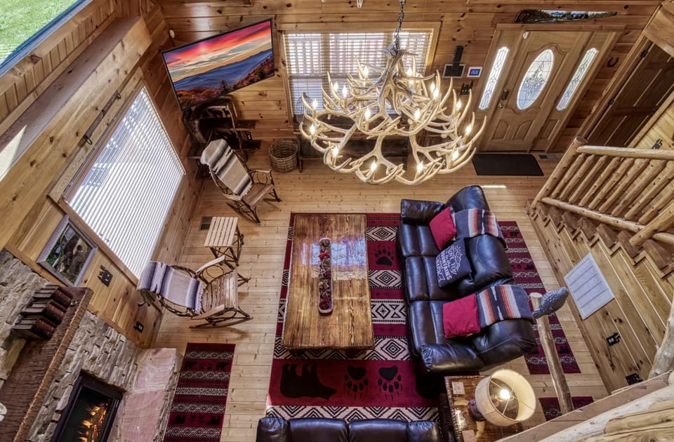 Communal lounge/ TV room, TV and multimedia, Living room, Decorative detail, Seating area, Evening entertainment, fireplace