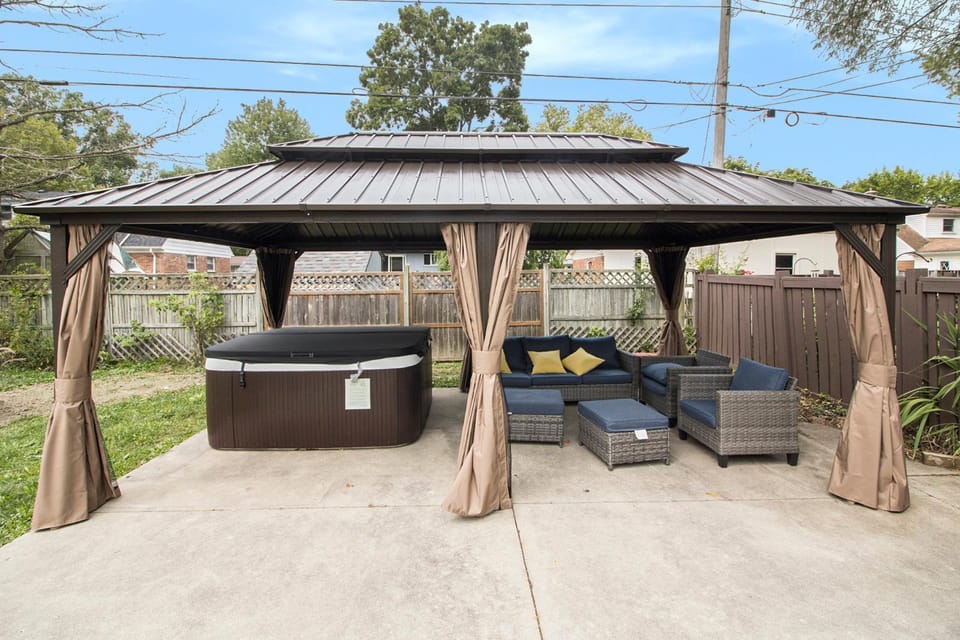 Hot Tub Sauna Fire Pit Outdoor Living Elegant Ranch House in Ann Arbor