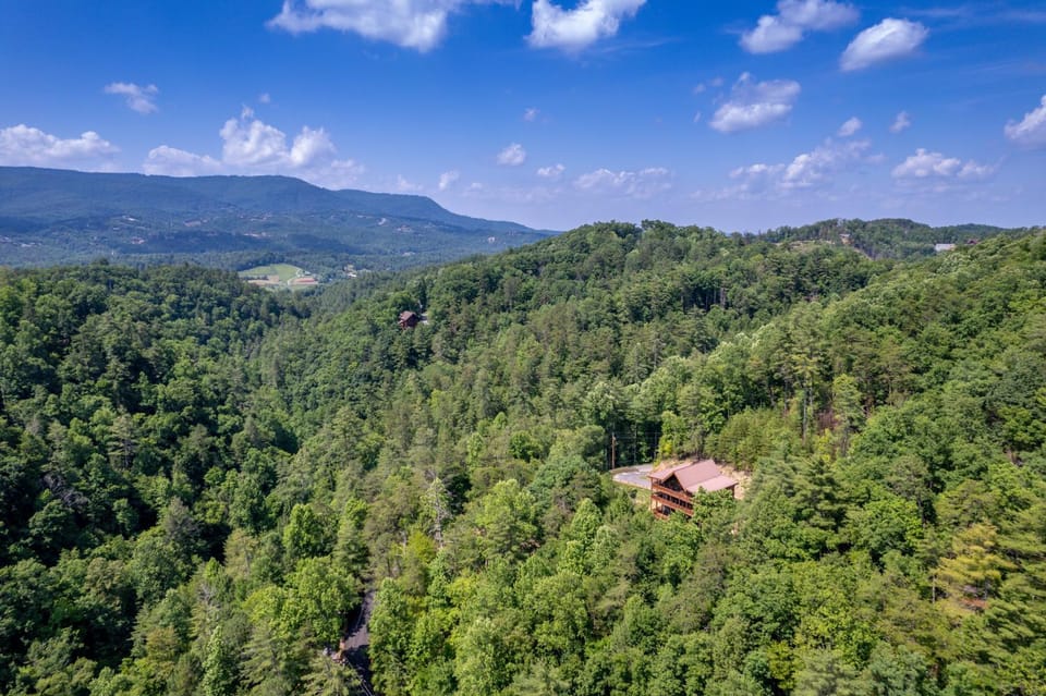 Property building, Spring, Day, Neighbourhood, Natural landscape, Bird's eye view, View (from property/room), Decorative detail, Mountain view, pet friendly