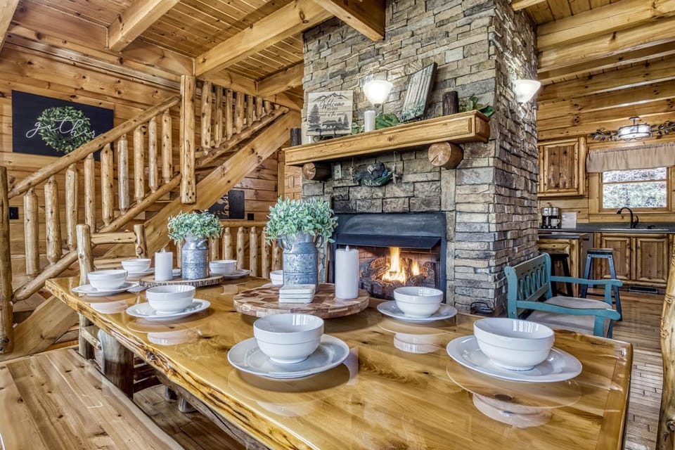 Coffee/tea facilities, Kitchen or kitchenette, Decorative detail, Decorative detail, Seating area, Dining area, dishwasher, fireplace, pet friendly, kitchen, kitchen