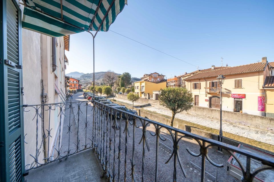 Neighbourhood, Balcony/Terrace, City view