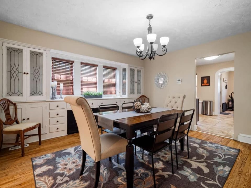 6 Bedroom Entire Duplex for Large Groups House in Cleveland Heights