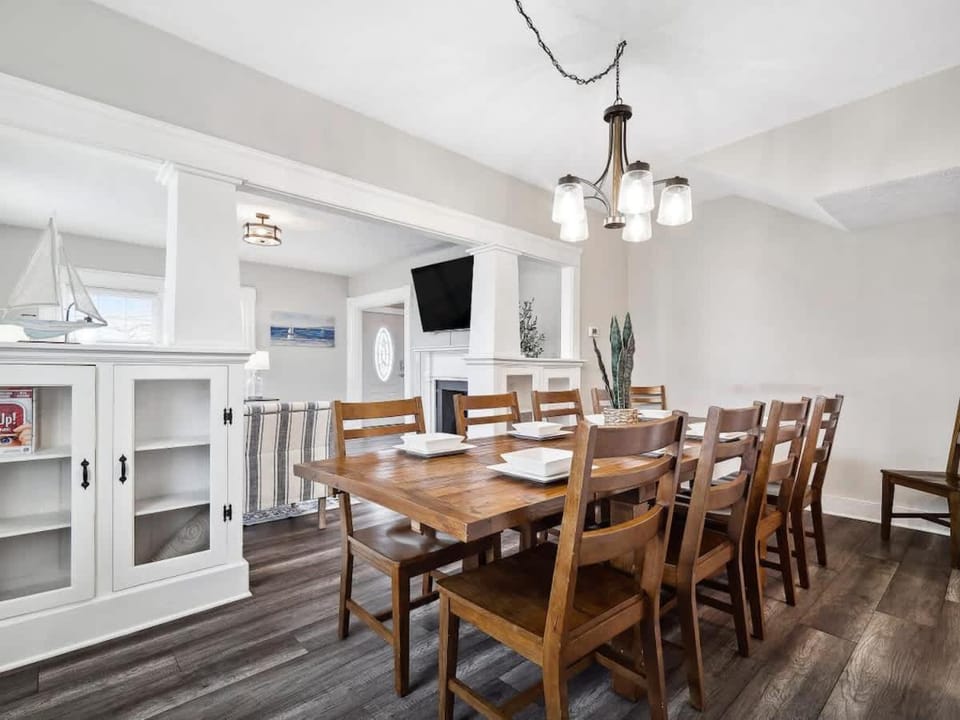 Countryside Getaway Large Shared Yard & Parking in Vermilion House in Vermilion