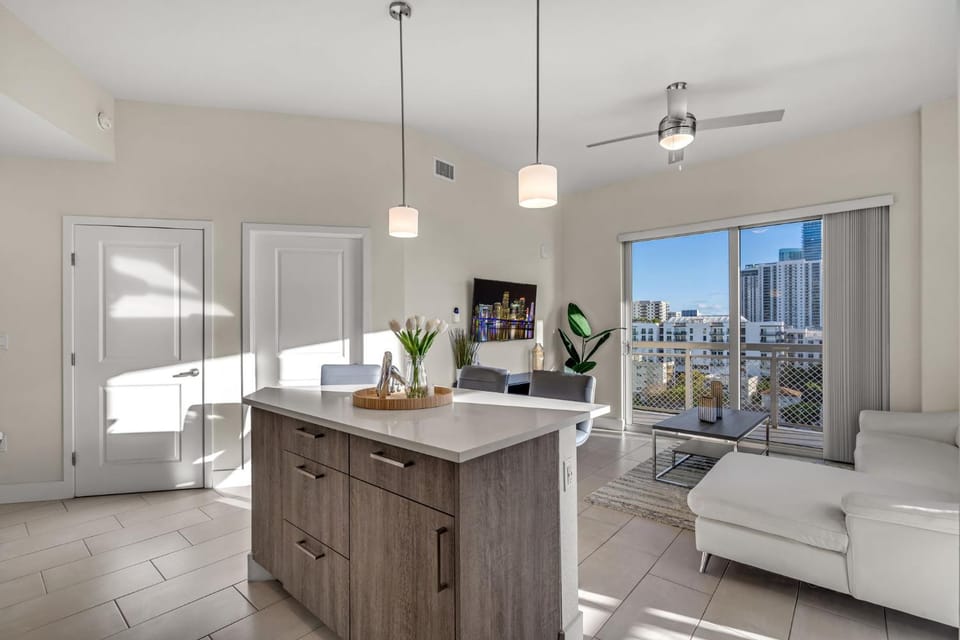 Luxury 2BR with City Views on Biscayne Blvd Apartment in Miami