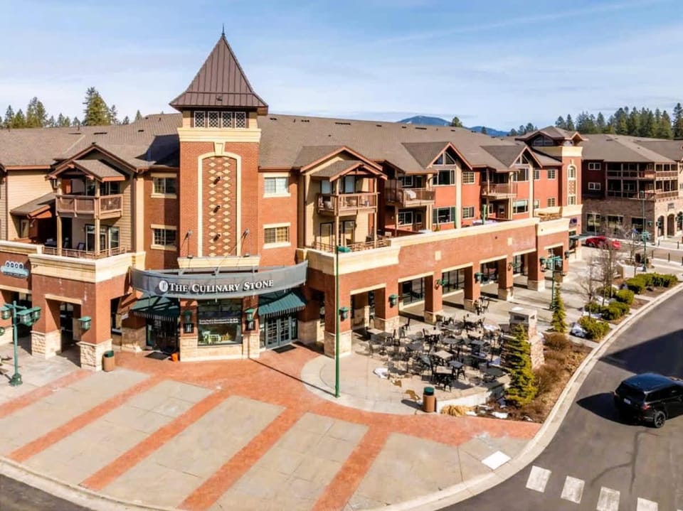 Basecamp in Riverstone Walk to River Shops and more House in Coeur dAlene