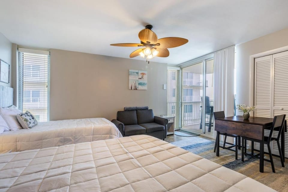 Panama City Condo Rental Studio with Private Beach Access House in Panama City Beach