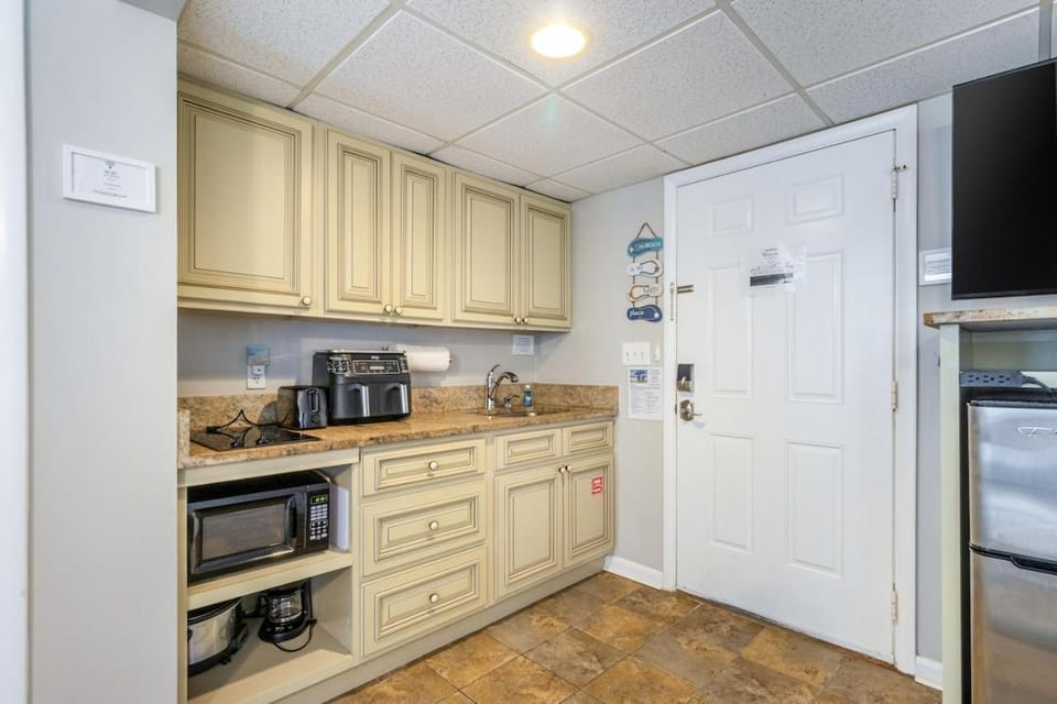Panama City Condo Rental Studio with Private Beach Access House in Panama City Beach