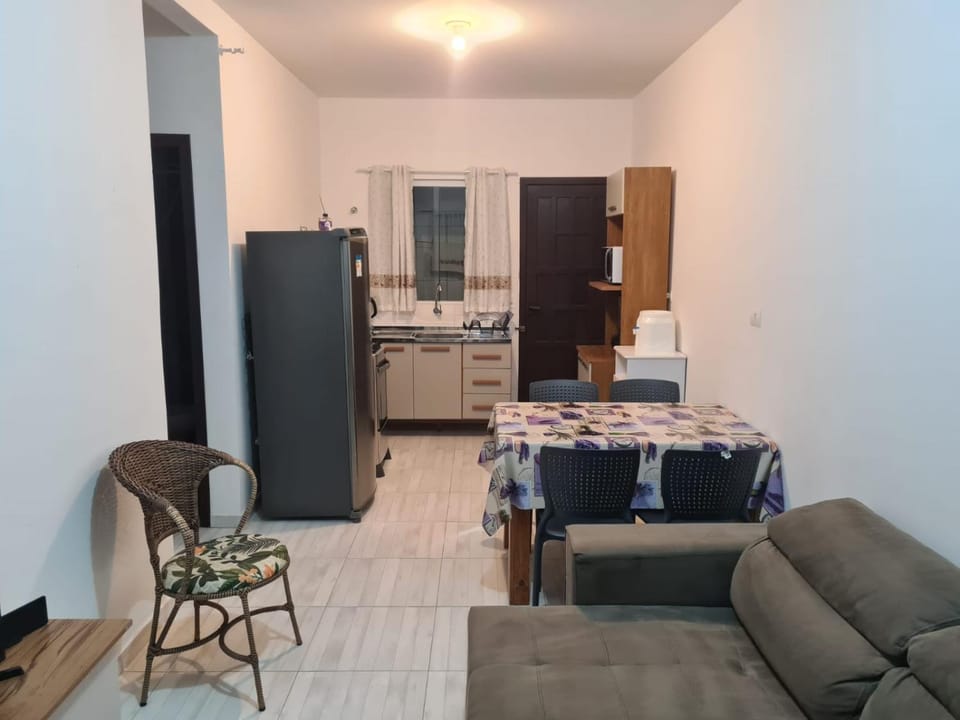 Kitchen or kitchenette, Living room, Seating area, Dining area, minibar, oven, pet friendly, stove