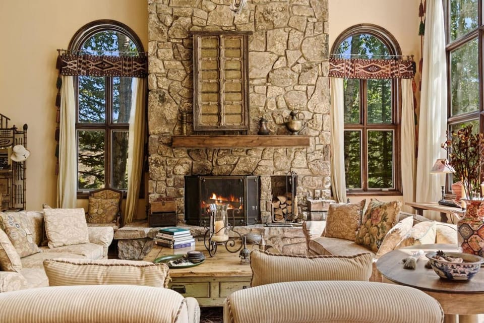 Secluded Single Family Home In BC, Views, Hot Tub House in Eagle County