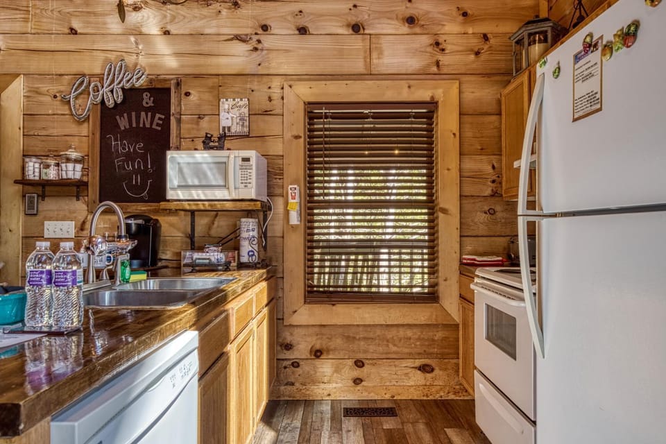 Kitchen or kitchenette, dishwasher, microwave, oven, pet friendly, stove