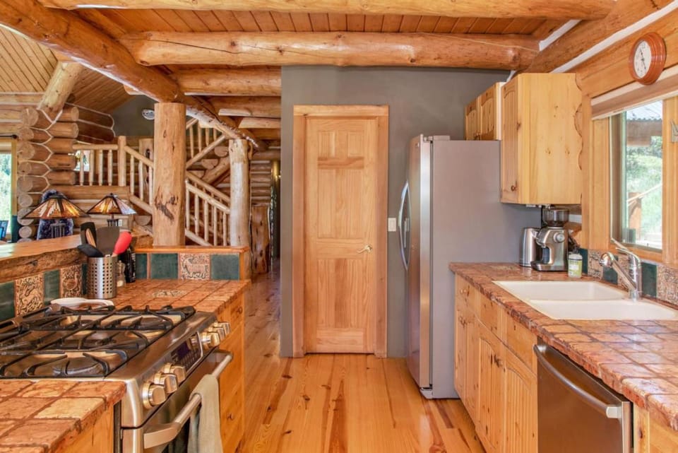Log Home Stunning Views Hiking Fishing Paradise House in Eagle County