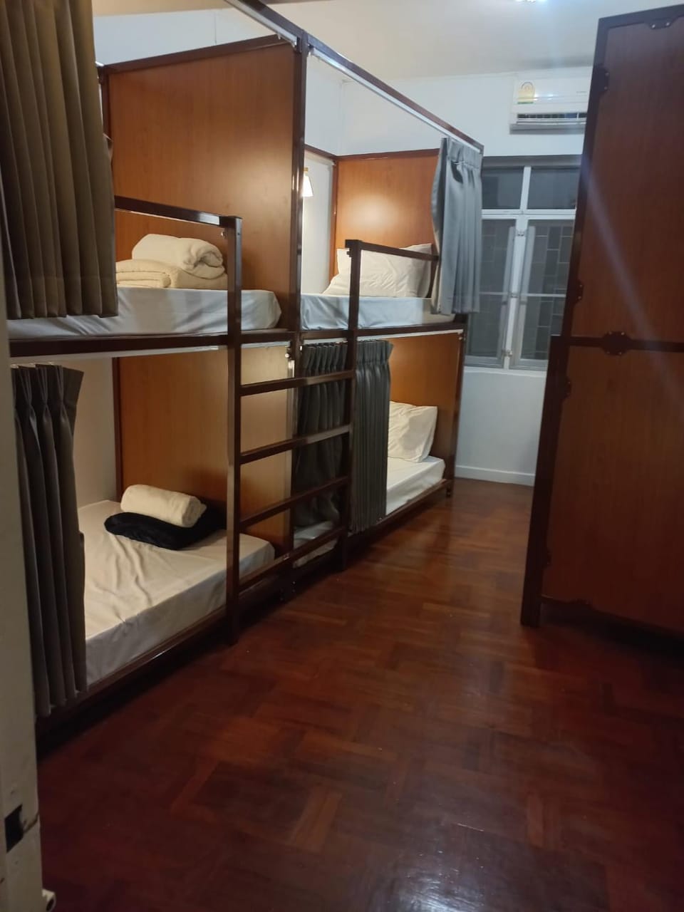Bed, bunk bed