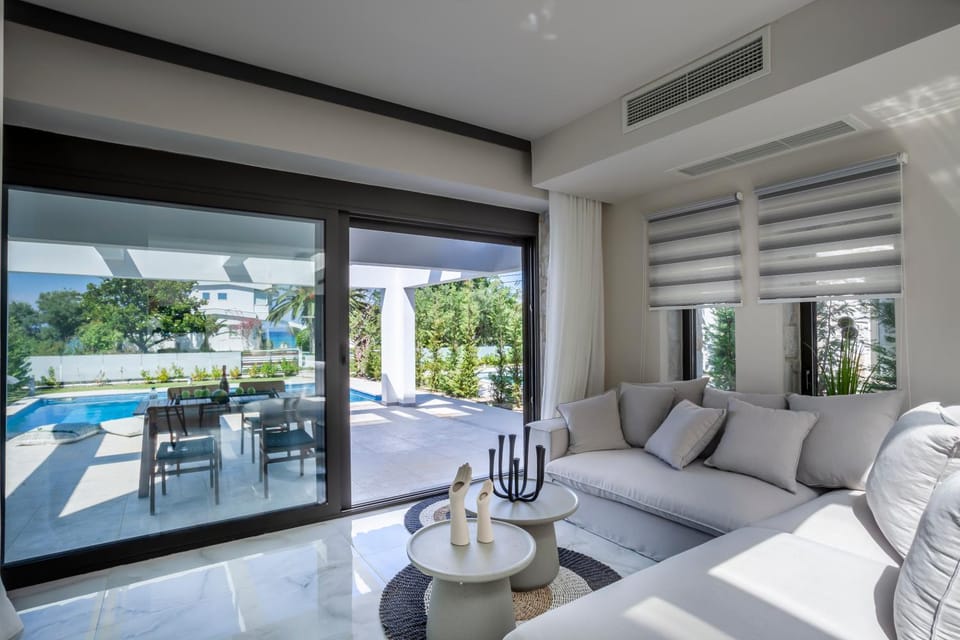 Living room, Pool view