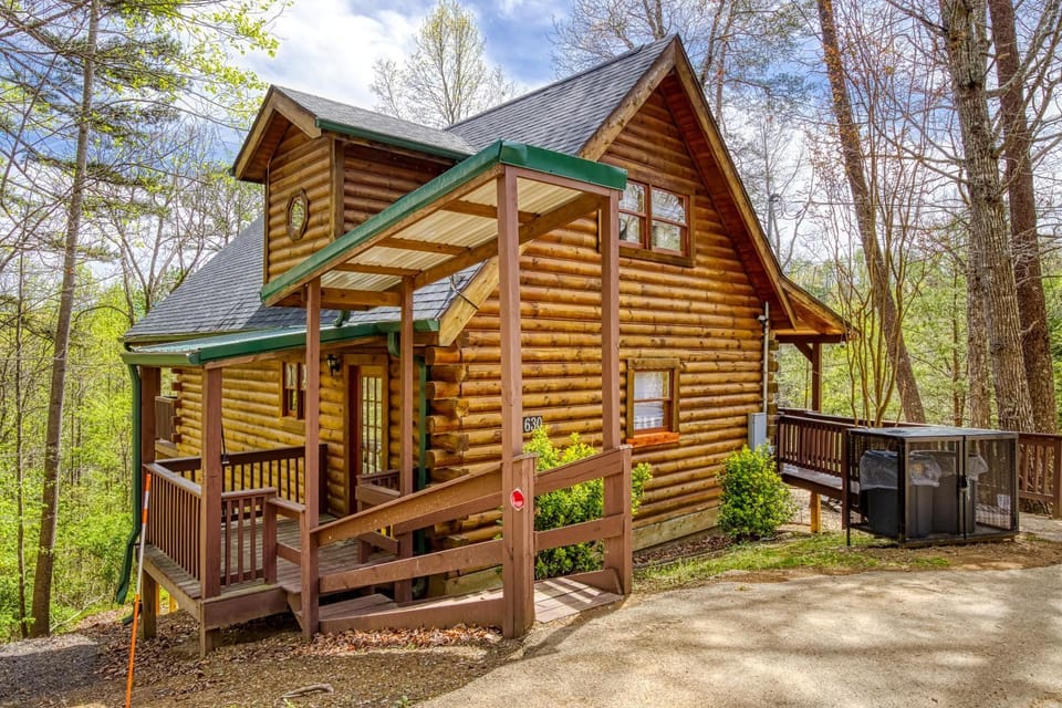 Property building, Spring, Day, Natural landscape, View (from property/room), View (from property/room), Decorative detail, Decorative detail, Pets, Pets, Mountain view, Mountain view, Parking, pet friendly