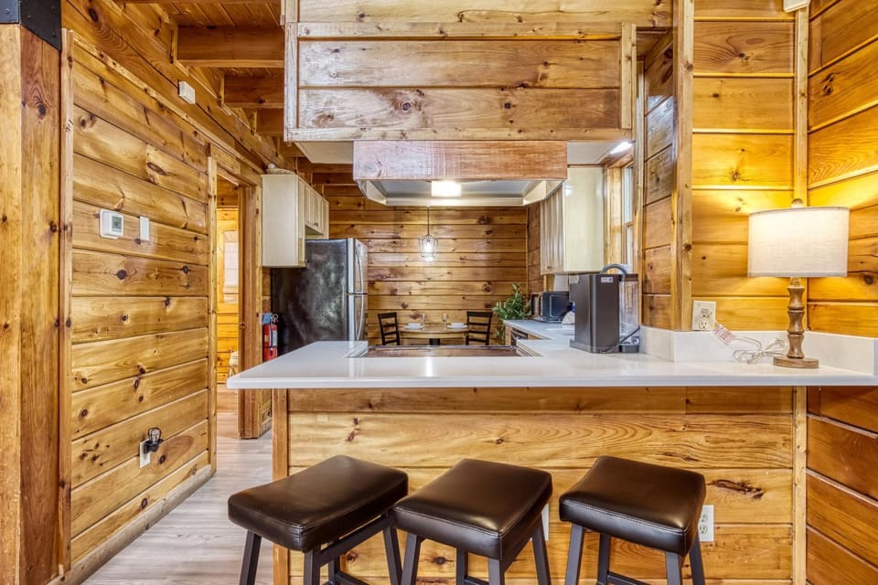 Coffee/tea facilities, Kitchen or kitchenette, Decorative detail, Decorative detail, Seating area, Communal kitchen, Pets, Pets, oven, pet friendly, pet friendly, stove, stove, kitchen, kitchen