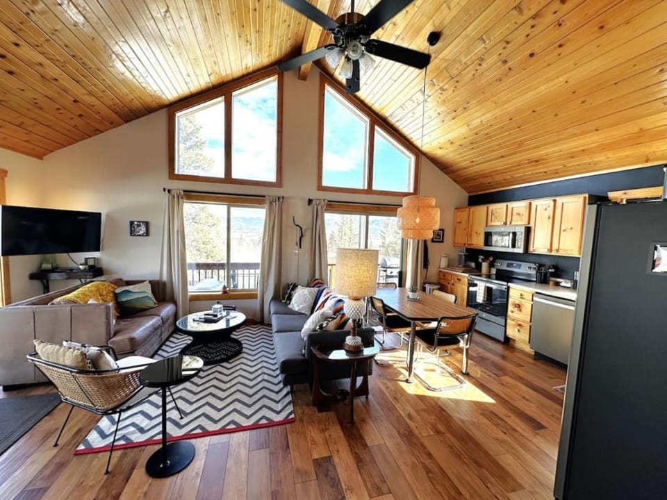 Rocky Mt Cabin 2bed loft Hot Tub Amazing Views Cabin in Park County