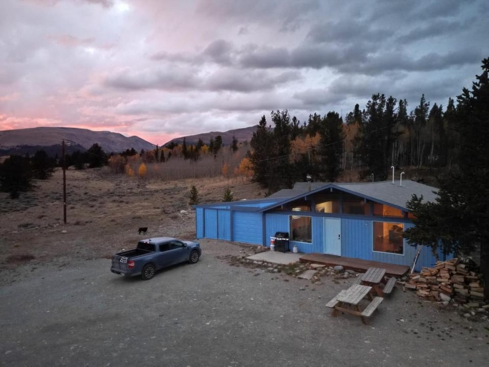 Amazing 5BR Hot Tub Game Room Mountain Views House in Park County