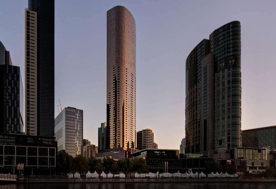 Sky Pool 2 Bedroom Next to Crown in Prima Tower Apartment in Southbank