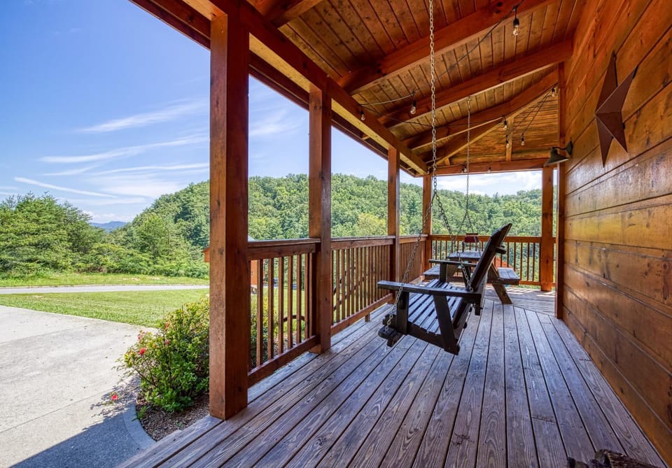 Property building, Patio, Patio, Facade/entrance, Spring, Day, Natural landscape, View (from property/room), View (from property/room), Balcony/Terrace, Balcony/Terrace, Decorative detail, Decorative detail, Seating area, Pets, Pets, Mountain view, Mountain view, Parking, pet friendly, pet friendly
